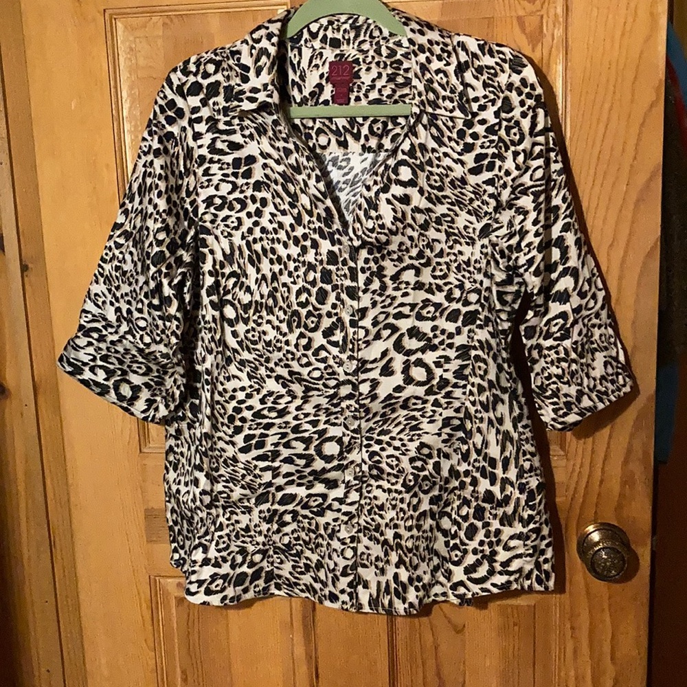 Leopard blouse stretch material 3/4 sleeves 26” shoulder to hem